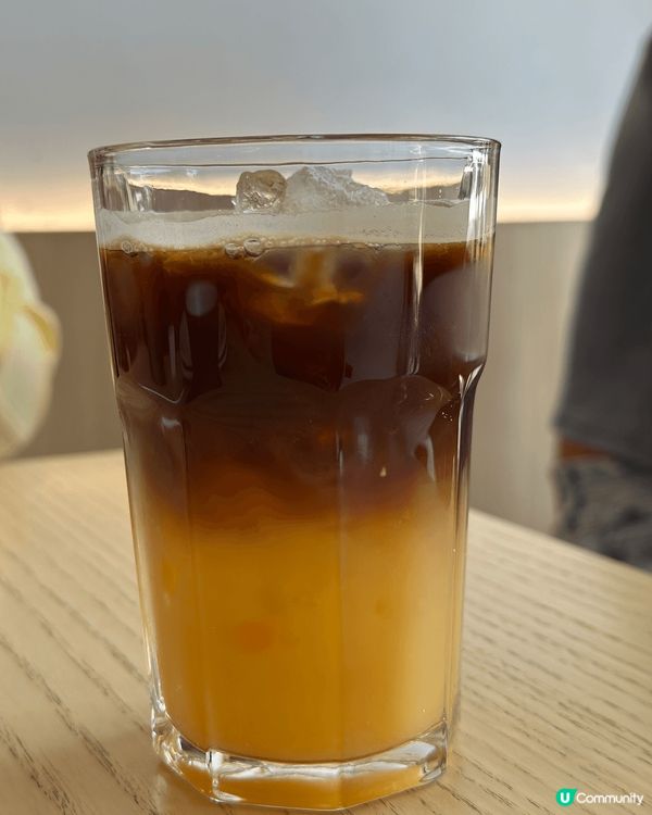 這間E for Egg cafe 係大圍，金沙軟殼蟹三文魚籽...