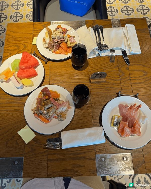 「喜馬當先」（Hay Market）是香港沙田馬場內一間極具...