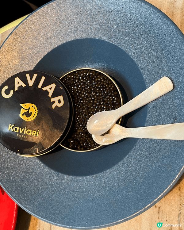 Huso 位於中環皇后大道中74號石板街酒店，酒店本身裝潢很...