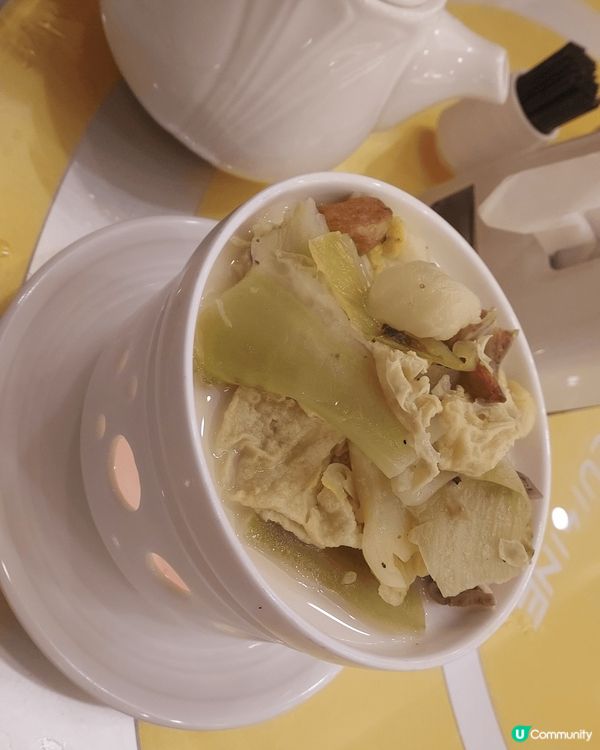 三數知己到上環享用下午茶美食：乾炒牛河，咸菜胡椒豬肚，芝麻卷...