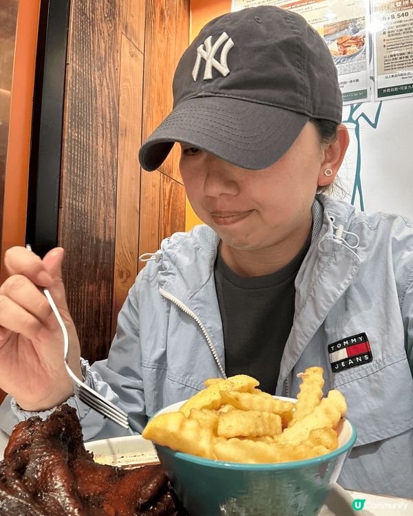 中環那間超有特色的茶餐廳，下午茶叫左呢個餐瑞士汁女王雞髀🍗配...