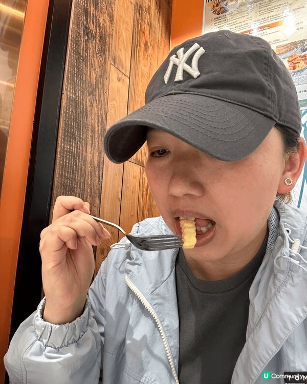 中環那間超有特色的茶餐廳，下午茶叫左呢個餐瑞士汁女王雞髀🍗配...