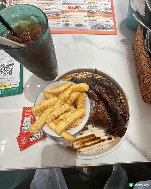 中環那間超有特色的茶餐廳，下午茶叫左呢個餐瑞士汁女王雞髀🍗配...