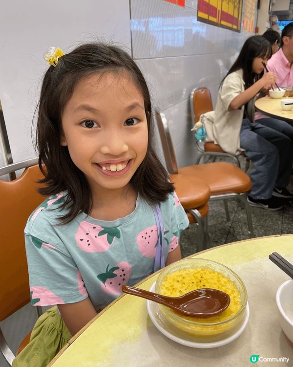 懷舊茶居，點心車一出，大家要舉手搶貨，好似拍賣行咁😂