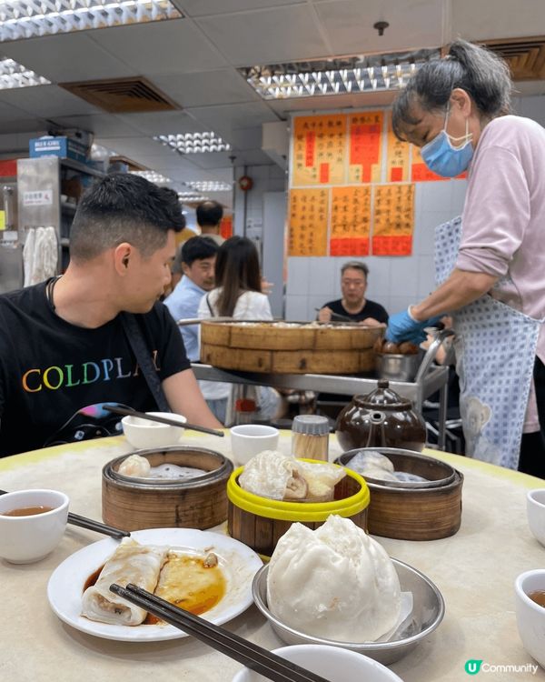 懷舊茶居，點心車一出，大家要舉手搶貨，好似拍賣行咁😂