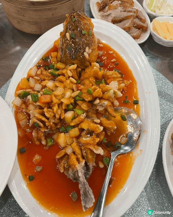 古琴雅苑位於 *銅鑼灣利舞臺廣場* ，是一家主打京菜和滬的高...