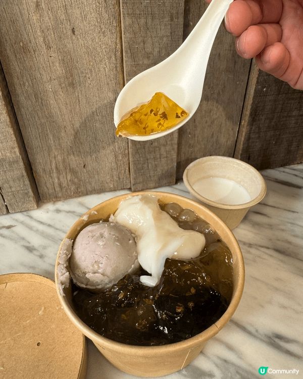 天氣熱，好適合食一啲冰涼嘅甜品，又唔會太飽，食完仙草，再食雞...