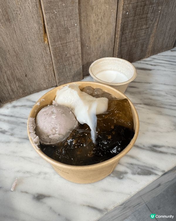 天氣熱，好適合食一啲冰涼嘅甜品，又唔會太飽，食完仙草，再食雞...