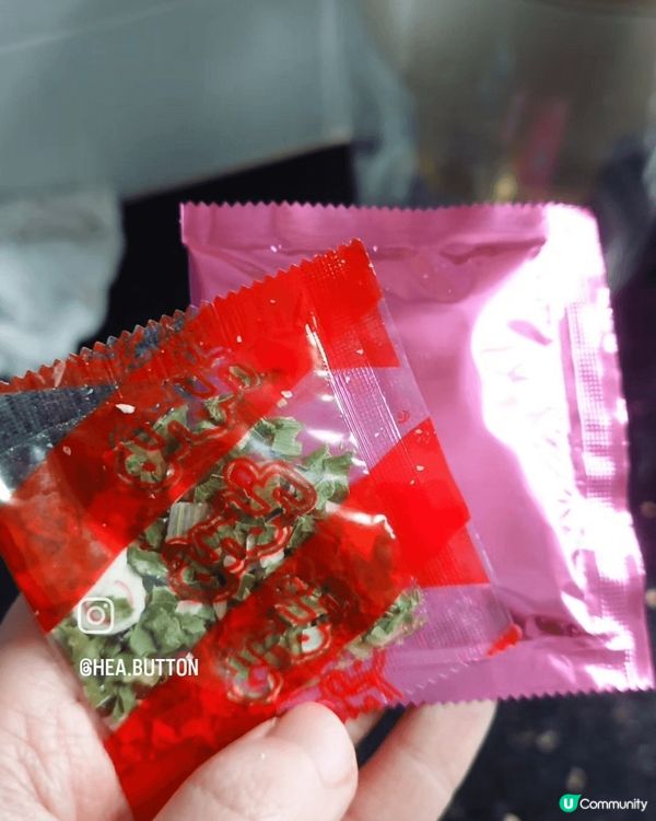 早前泰國好多貨架都被魷魚遊戲中嗰隻恐怖殺人娃娃佔領咗！今次嚟...