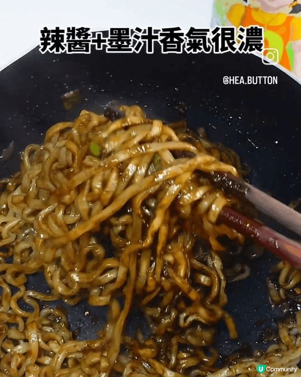 早前泰國好多貨架都被魷魚遊戲中嗰隻恐怖殺人娃娃佔領咗！今次嚟...