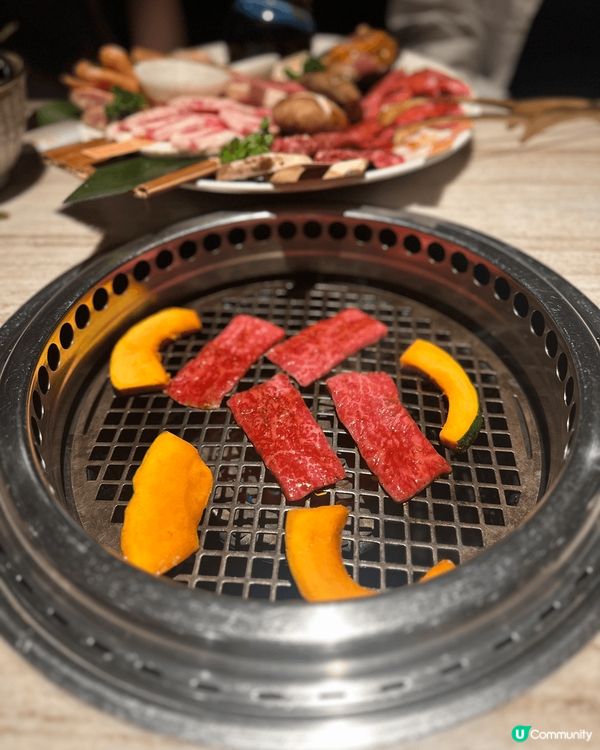 日式料理燒肉，真係好好味， 有牛肉豬肉牛舌等等， 仲有一個好...