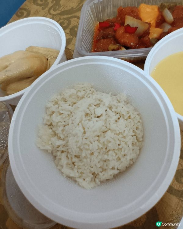 今天去一粥麵買了一個金湯花膠雞加咕嚕肉及白飯81元，上次加多...