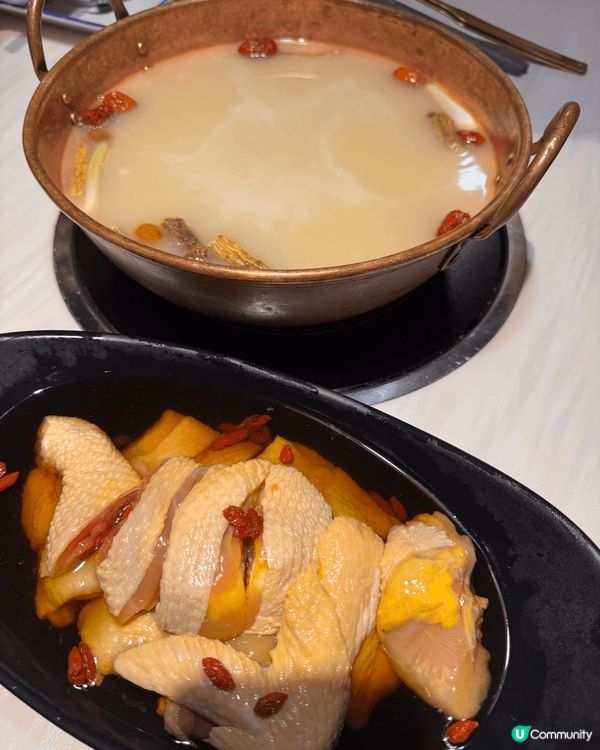 經過黃埔見到呢間《新鮮圍煮》有個新推出嘅火鍋四人餐😋份量都唔...