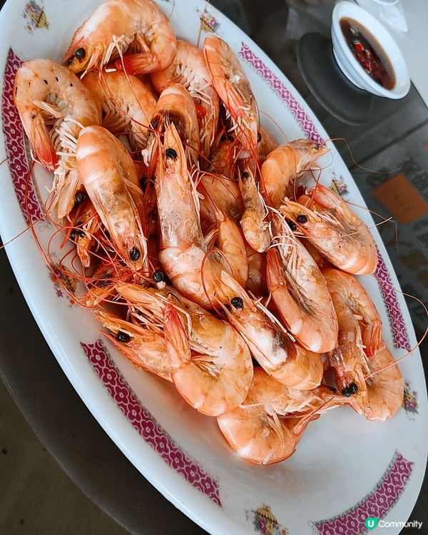 梅窩熟食中心德仔記，人均$200，有白灼蝦、蒸魚、椒鹽鮮魷、...