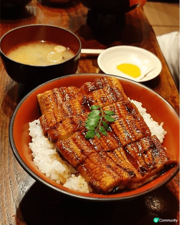 麵是用精心熬煮的濃郁高湯，享用這種有著炭火香氣的烤肉，都是不...