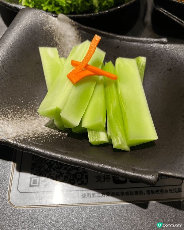 返大陸食湊湊火鍋，今次叫左3個鍋底，配合晒全家人既口味，分別...