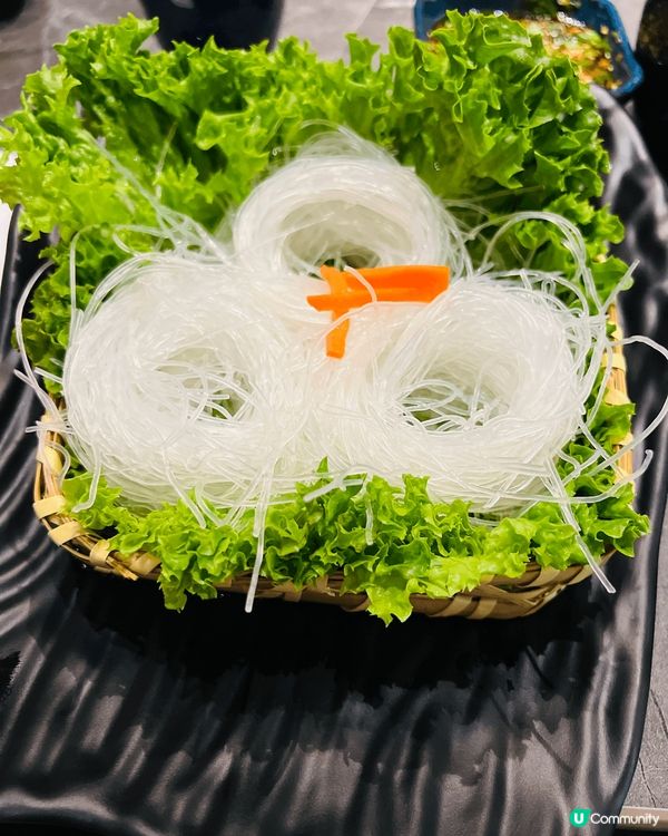 返大陸食湊湊火鍋，今次叫左3個鍋底，配合晒全家人既口味，分別...