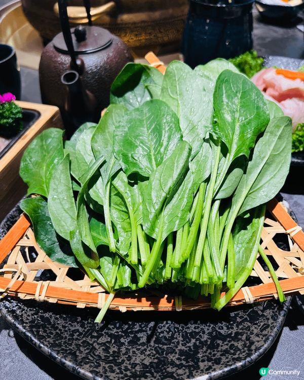 返大陸食湊湊火鍋，今次叫左3個鍋底，配合晒全家人既口味，分別...