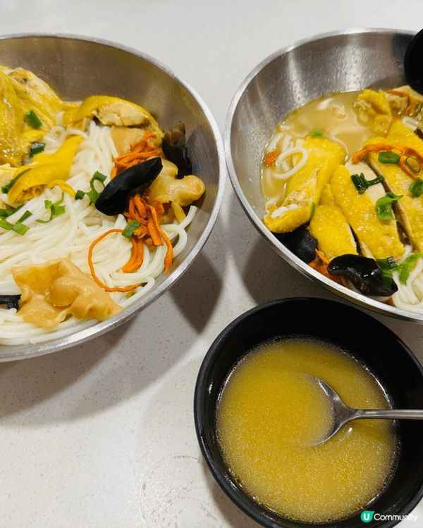 今日嚟到痴膠雞試招牌花膠雞濃湯米線（＄68）、藥膳黃酒花膠雞...