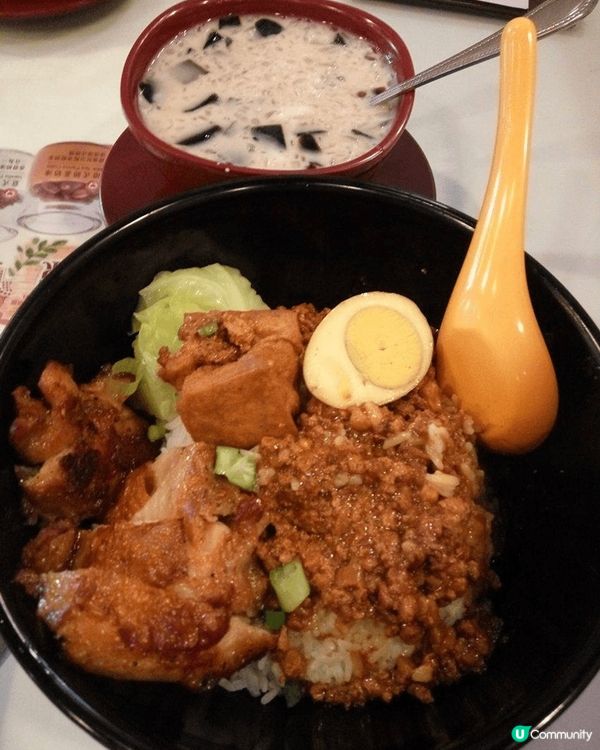 我今天來到燉奶佬，點了一碗香氣四溢的肉燥飯。鹹香的滷肉鋪滿熱...