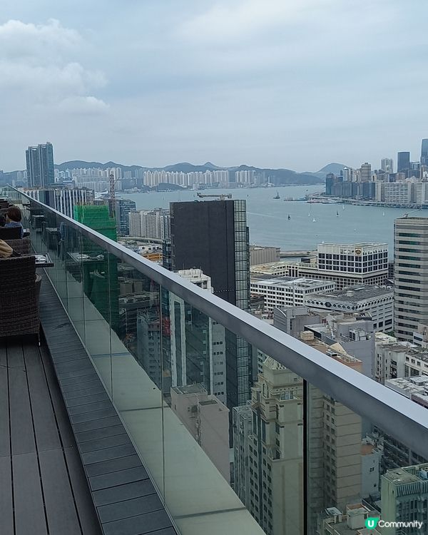 盡享尖沙咀180靚景的洒樓