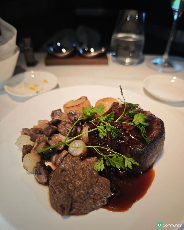 Cathay Pacific 國泰航空波音777頭等艙體驗