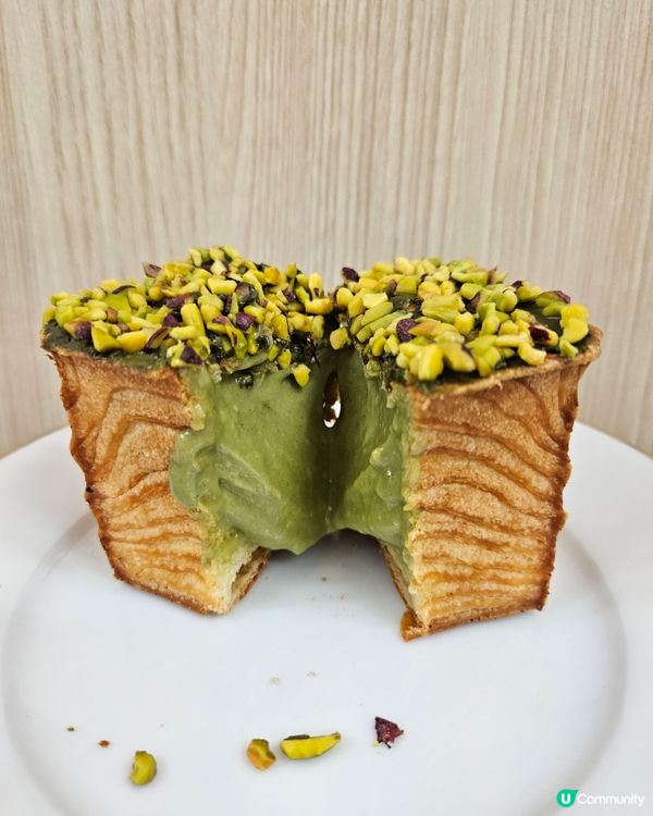 Beans Bakery既流心開心果酥