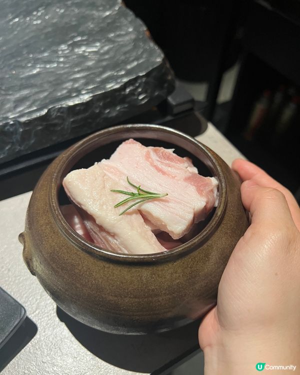 旺角｜岩石洞穴風餐廳🪨｜低溫熟成罈子五花肉🐷