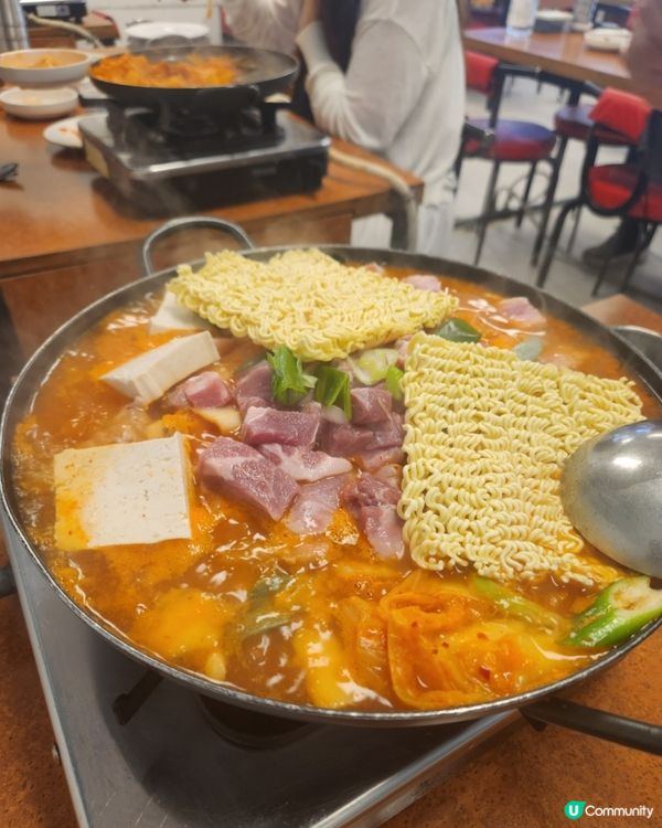 🇰🇷新村地道韓式豬肉泡菜鍋 + 公仔麵，變成部隊鍋咁好食🤤