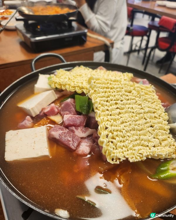 🇰🇷新村地道韓式豬肉泡菜鍋 + 公仔麵，變成部隊鍋咁好食🤤