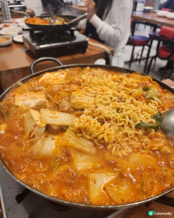🇰🇷新村地道韓式豬肉泡菜鍋 + 公仔麵，變成部隊鍋咁好食🤤