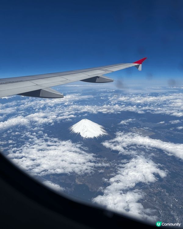 以鳥瞰的角度去看富士山及其他山脈，很有立體感， 也很震撼， ...