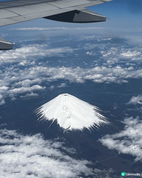 以鳥瞰的角度去看富士山及其他山脈，很有立體感， 也很震撼， ...