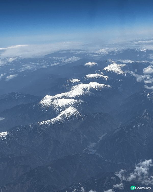 以鳥瞰的角度去看富士山及其他山脈，很有立體感， 也很震撼， ...