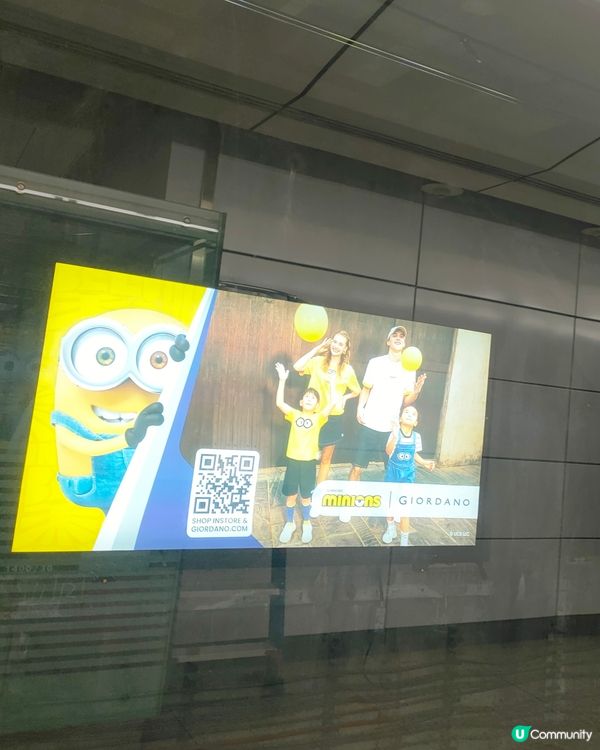 Minions✖️佐丹奴，燈箱打卡點！🤩👕👨‍👩‍