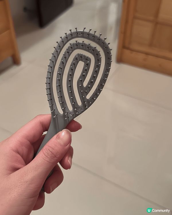 平常吹頭髮都起碼要花二十分鐘，但用左呢款快乾梳後，竟然係五分...