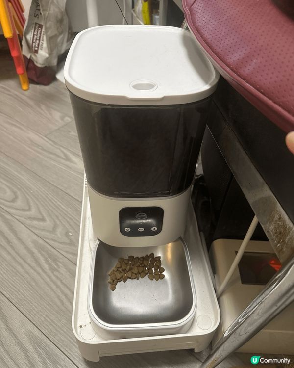 這個寵物餵食機對有寵物的主人是很實用及方便的產品，尤其需要上...