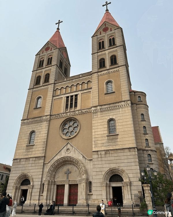 青島係一個好靚既地方，佢以前係德國嘅殖民地，所以有好多德式建...