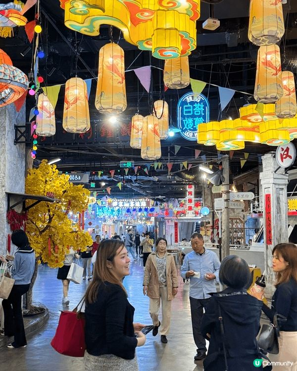 武漢夢時代商場底層美食家，有好多特色小食，可以實現掃街自由！...