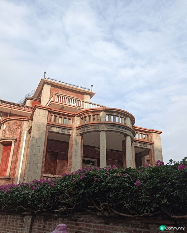 這裡是離廈門市僅二十分鐘船程的島嶼ー鼓浪嶼，到處都是一些充滿...