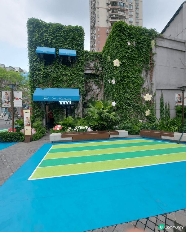 廣州出名打卡的書店，名鍾書閣，古雅的外牆建築配以時尚風格的內...