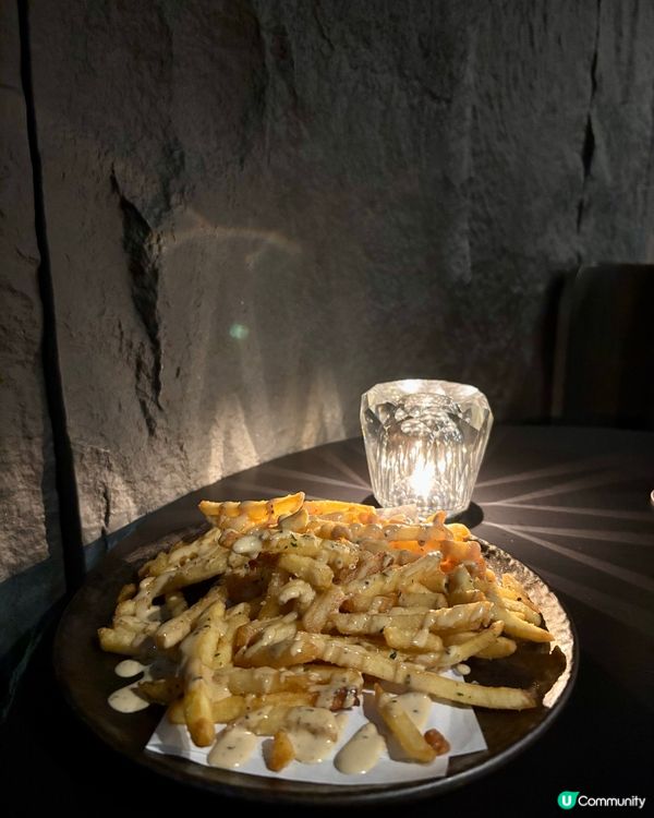 銅鑼灣樓上餐廳探店😋  裝修特別，氣氛舒服，價錢中等！