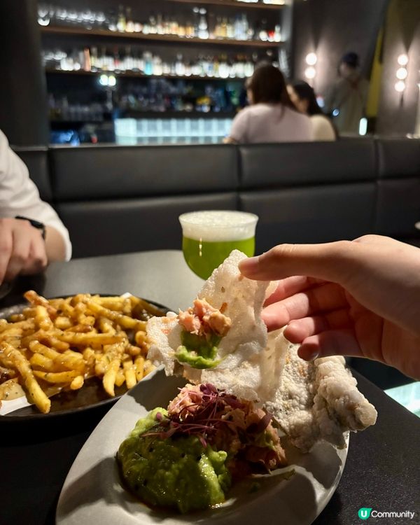 銅鑼灣樓上餐廳探店😋  裝修特別，氣氛舒服，價錢中等！