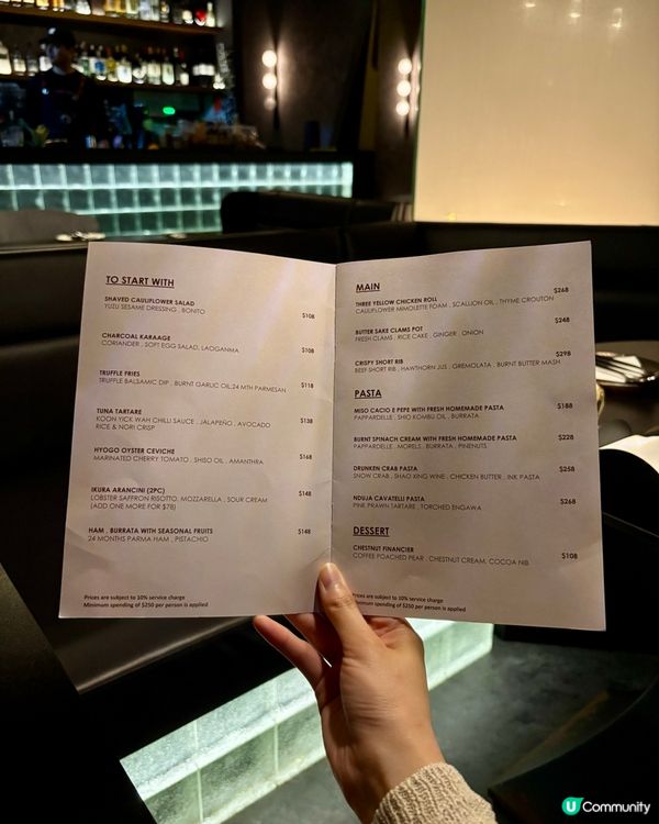 銅鑼灣樓上餐廳探店😋  裝修特別，氣氛舒服，價錢中等！