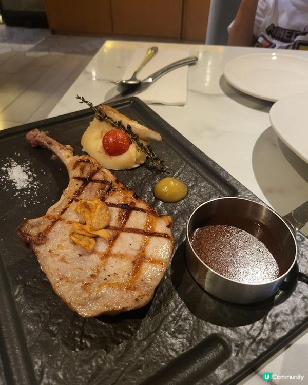 LAB EAT Restaurant & Bar