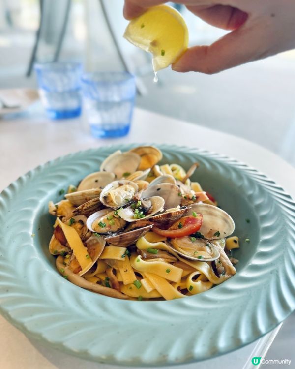 餐廳望住海旁，lunch set抵食