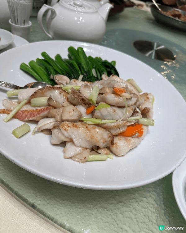 去食飯，難得有蝦子柚皮，當然要叫黎食拉，因為好少有酒樓肯做這...