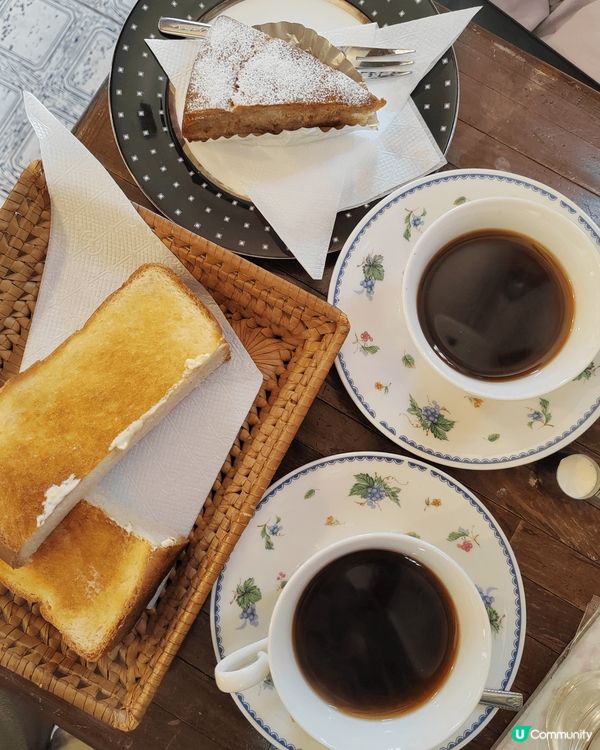 四國旅遊期間，無意中在酒店附近找到這間café，由一對老夫婦...