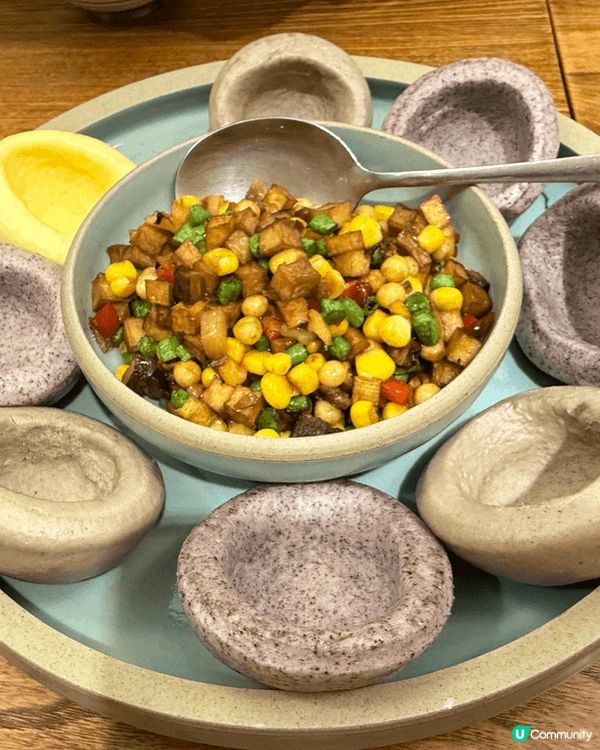 去咗珠海兩天遊上網搵到這間素食餐館，價錢合理賣相精美，餸菜一...