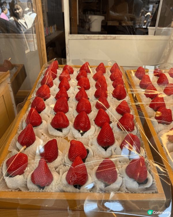 太宰府必吃士多啤梨糯米糍，每個遊客嚟到都一定會會俾佢嘅外表吸...